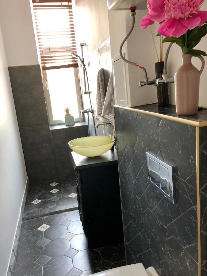 Bohemian Apartment In The Heart Of Old Ventspils City Екстериор снимка